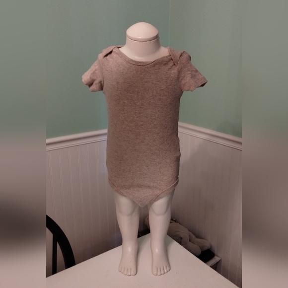 BOYS cream colored onesie - Picture 1 of 3
